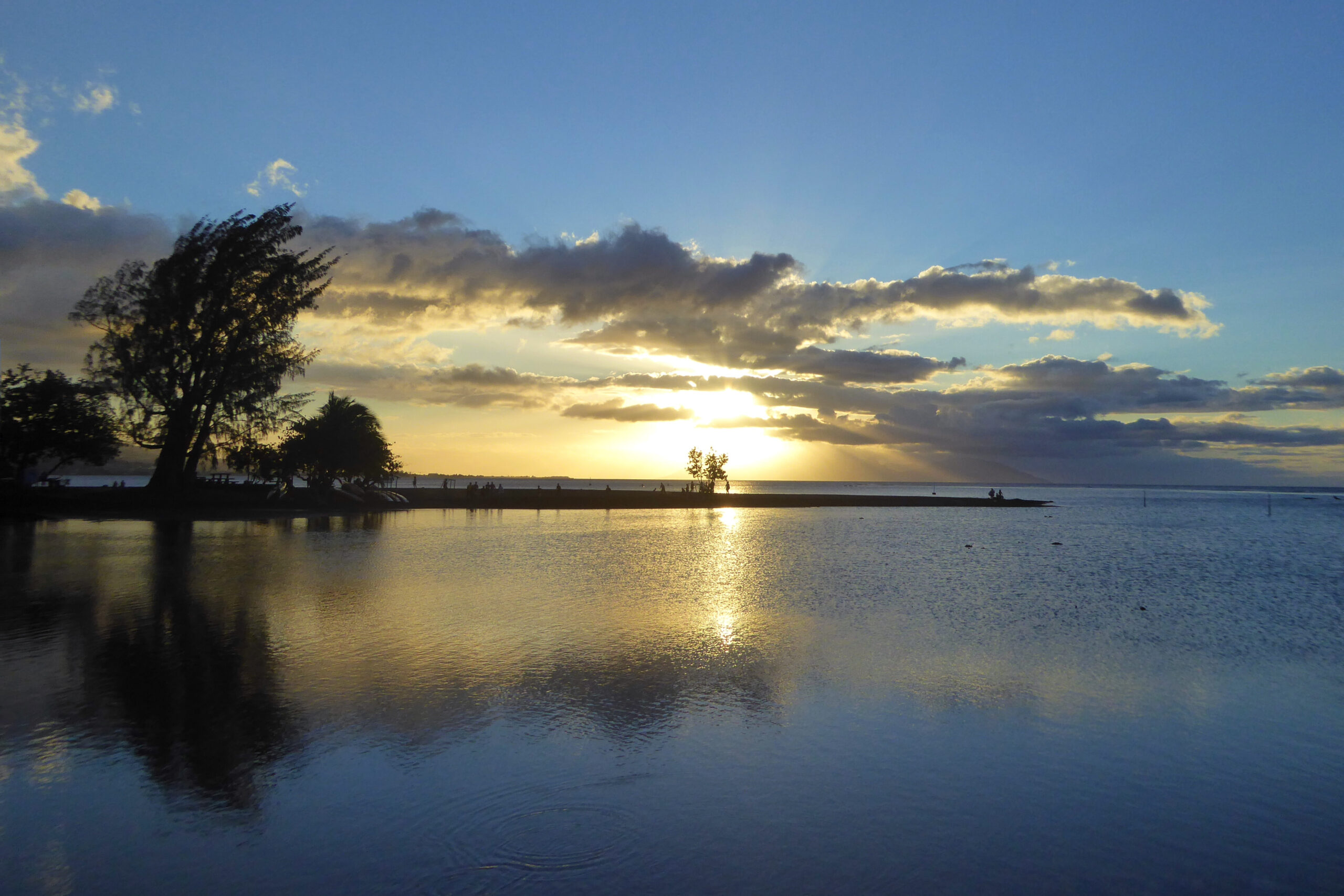 Coucher de soleil à la Pointe de Vénus, île de Tahiti