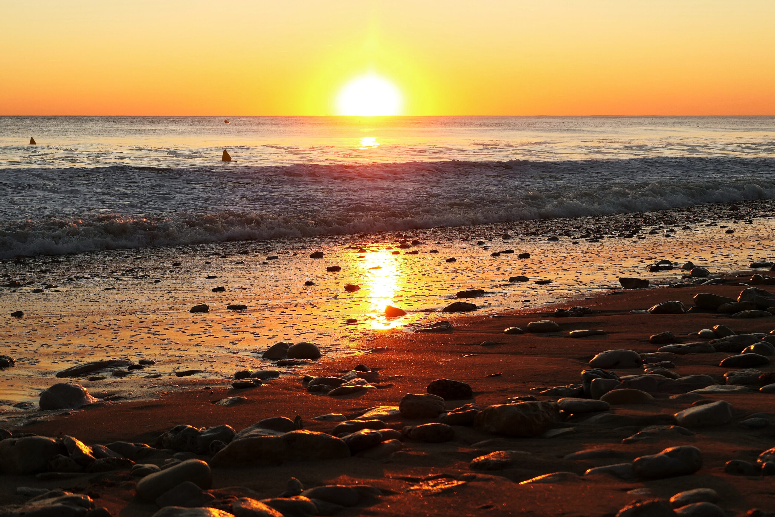 Coucher de soleil sur la plage de la côte Atlantique, France