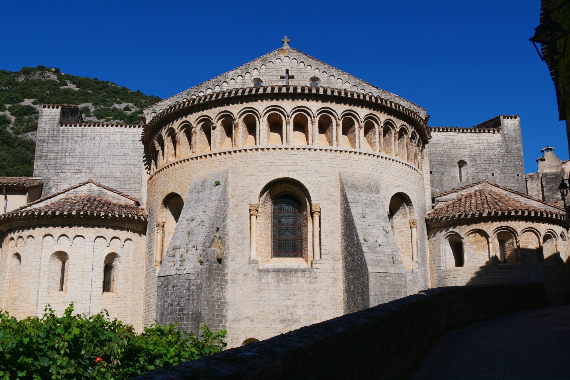 eglise-village-saint-guilhem-le-desert