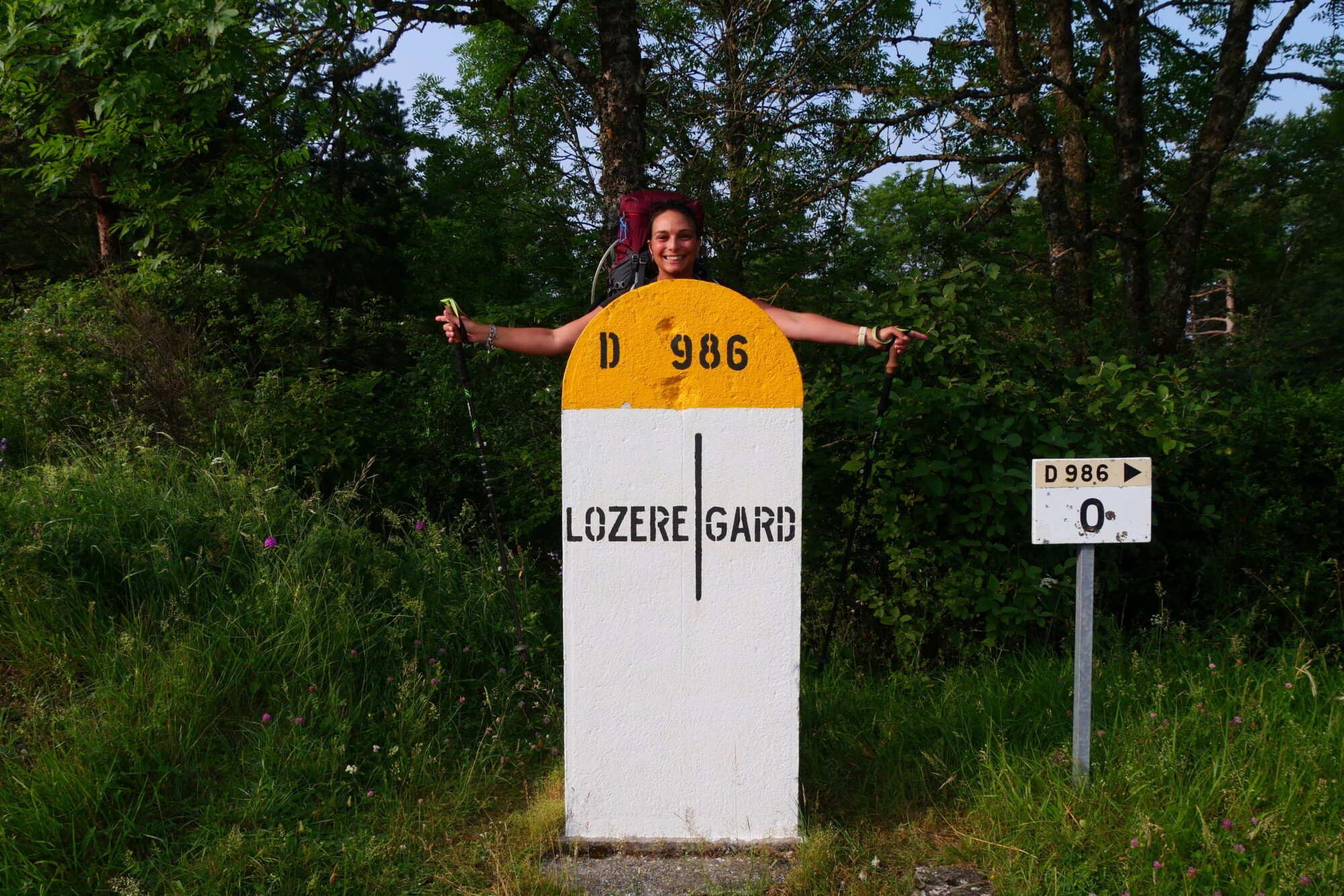 personne-derrière-borne-lozère-gard