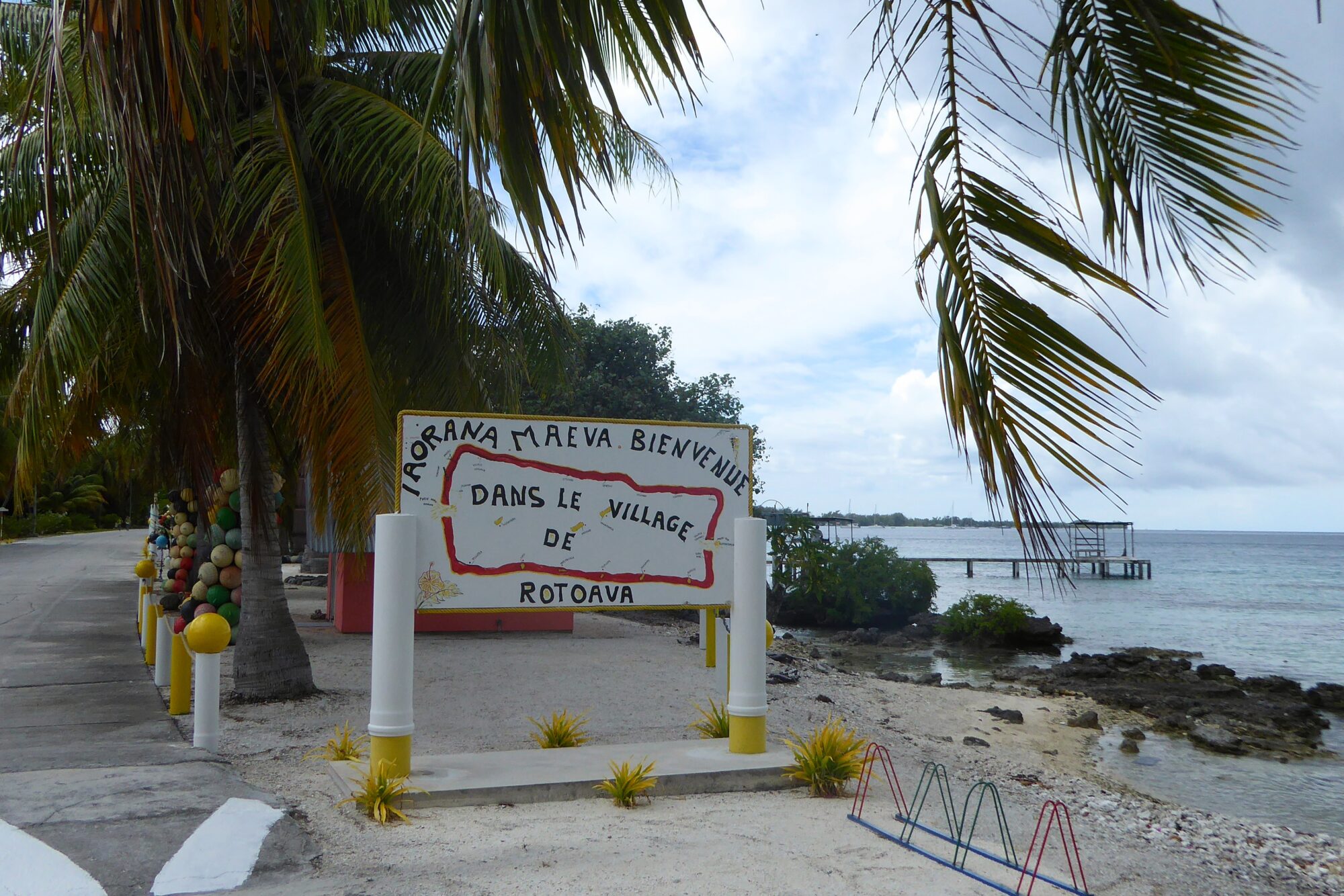 Panneau Ia Orana Bienvenue village de Rotoava, Fakarava Polynésie française