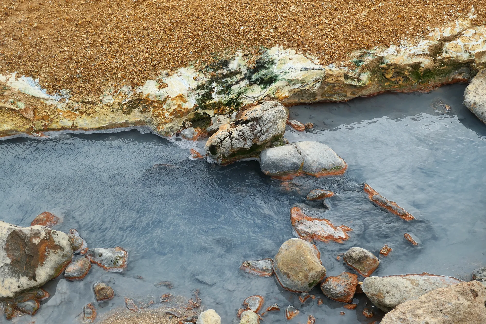 Roches minérales colorées à Seltún Roches minérales eau chaude site géothermique Seltún